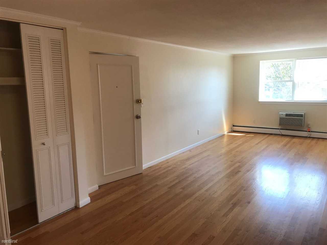 262 School St - Photo 3 of 10