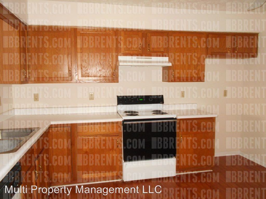 913 Charleston Ct - Photo 3 of 10