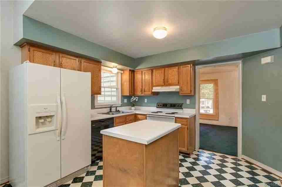 5641 Lake Sharon Dr - Photo 2 of 9