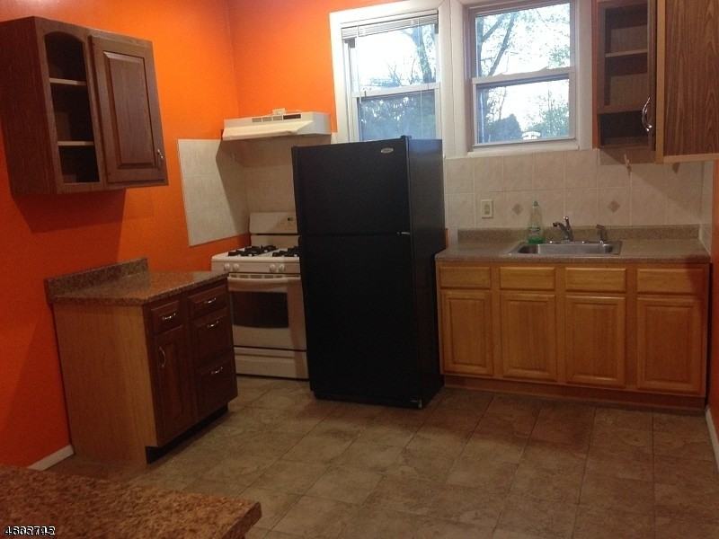 160 Hazel St - Photo 3 of 8