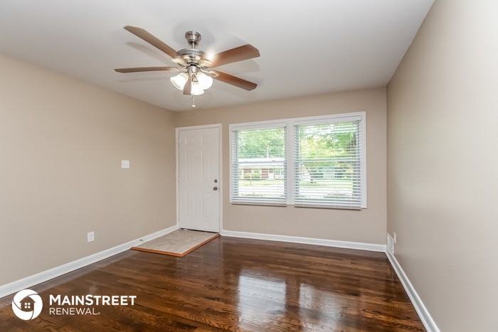 742 King Rd - Photo 2 of 15