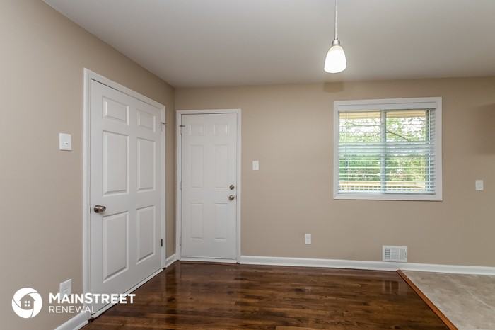 742 King Rd - Photo 3 of 15