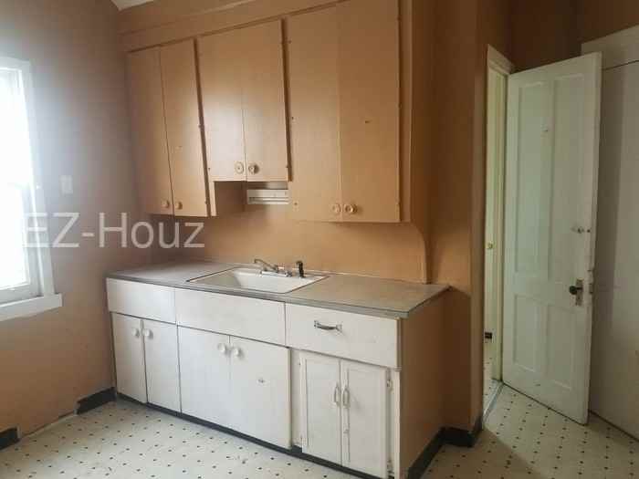 1821 Bailey Ave - Photo 3 of 9