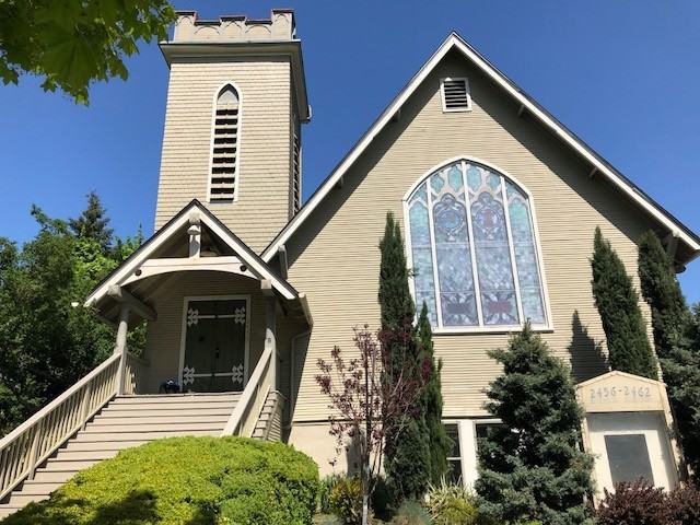 2458 South East Tamarack Avenue - Photo 2 of 10