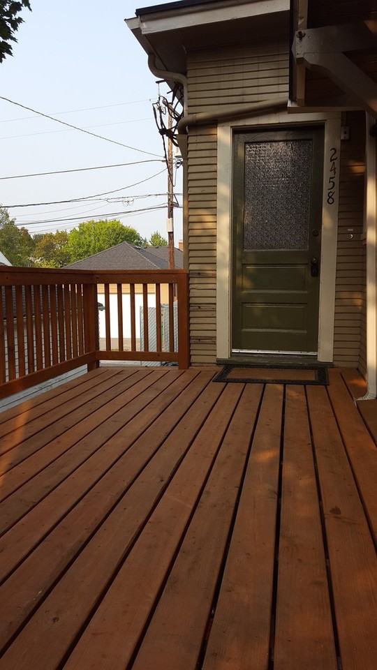 2458 South East Tamarack Avenue - Photo 3 of 10