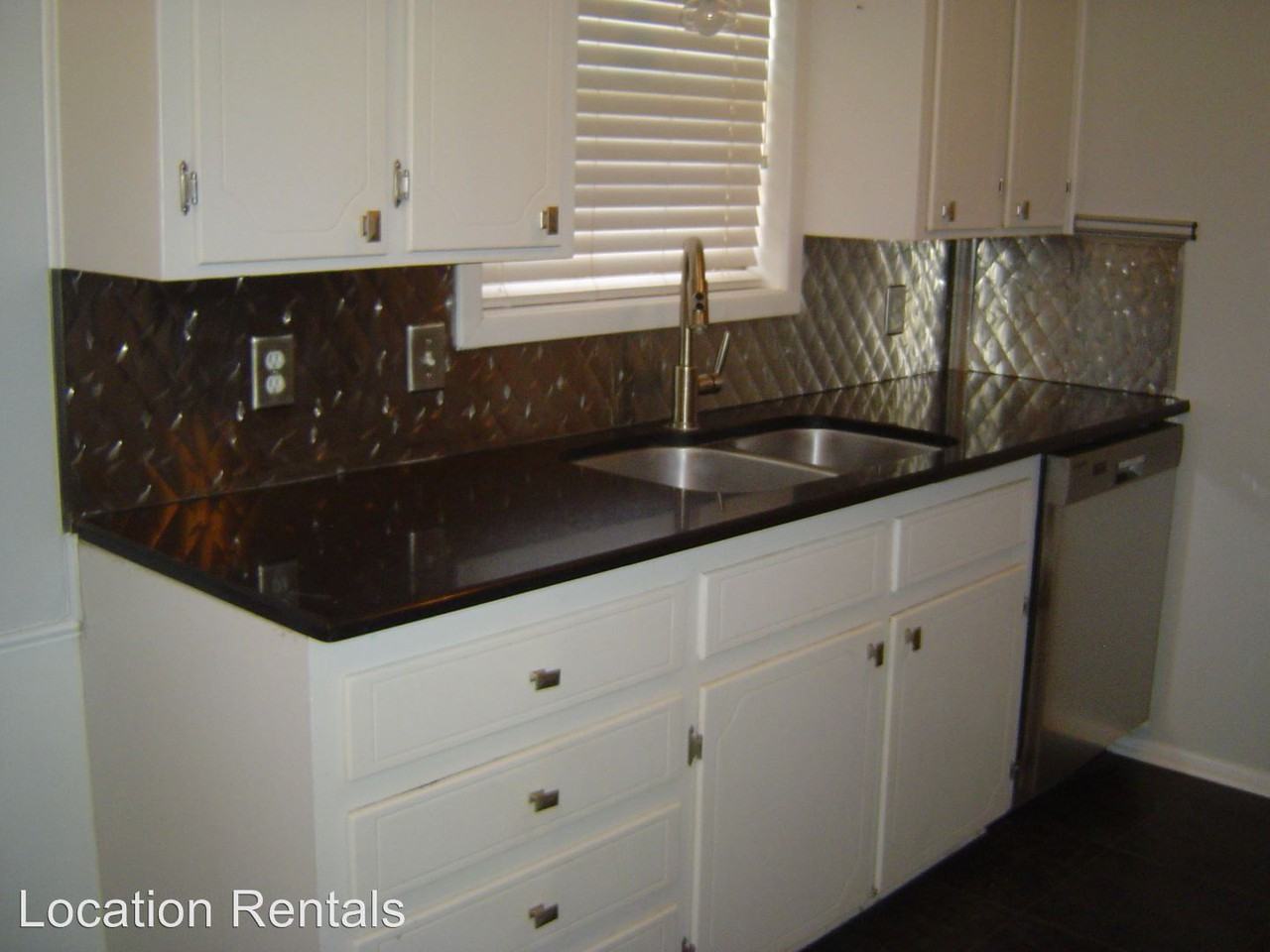 4803 8th St - Photo 3 of 12