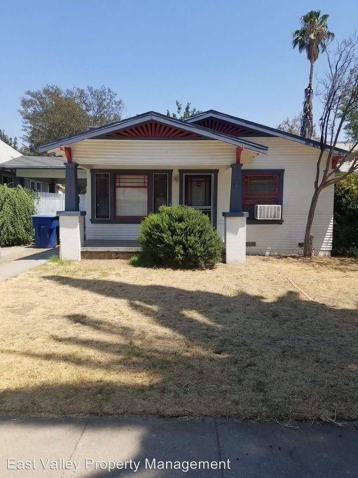 2711 N Pershing Ave - Photo 2 of 9