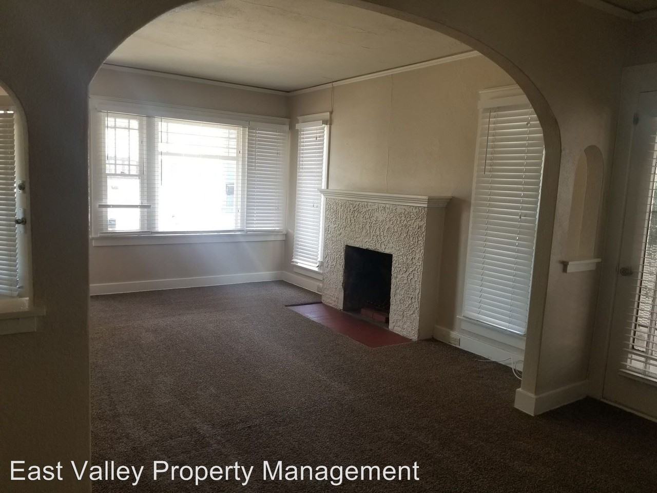 2711 N Pershing Ave - Photo 3 of 9