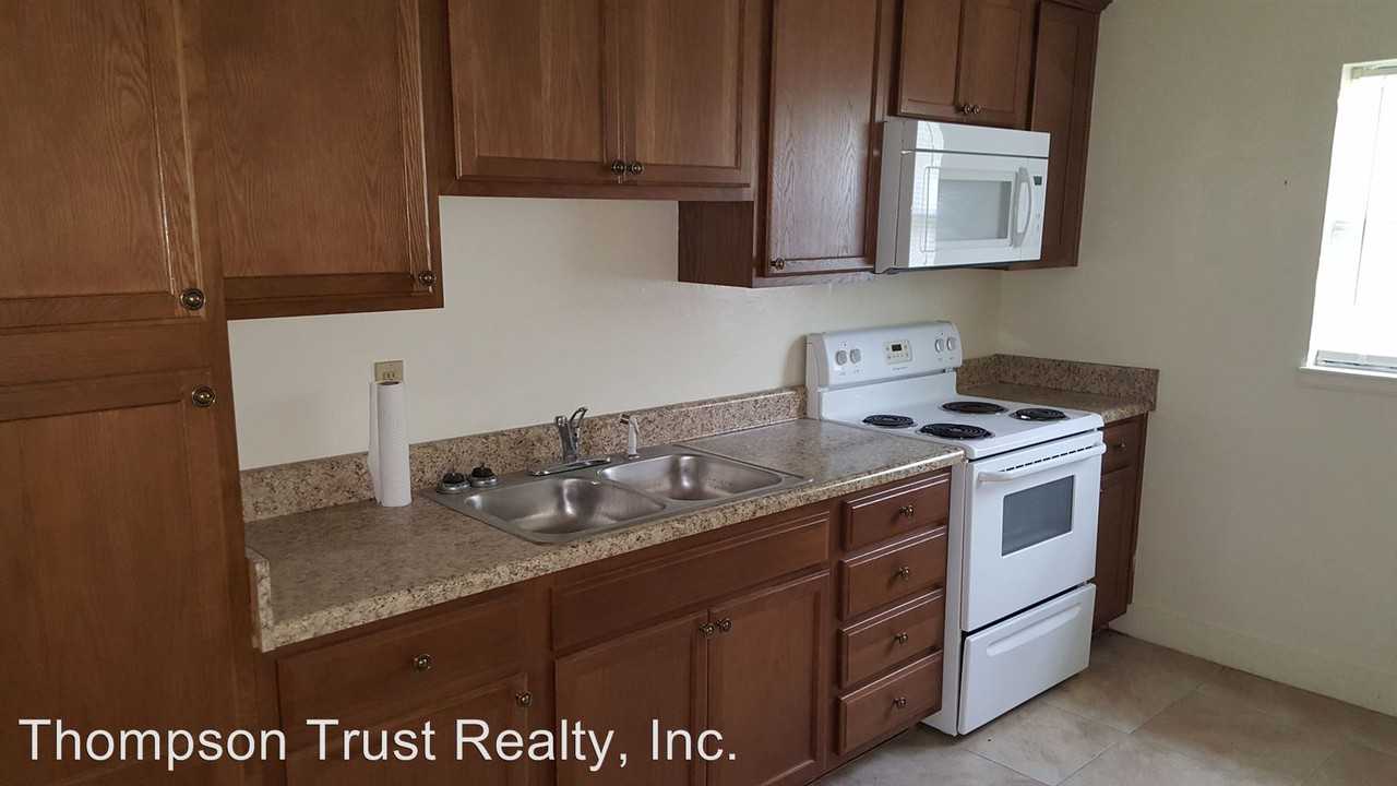 1405 E 8th St - Photo 3 of 6