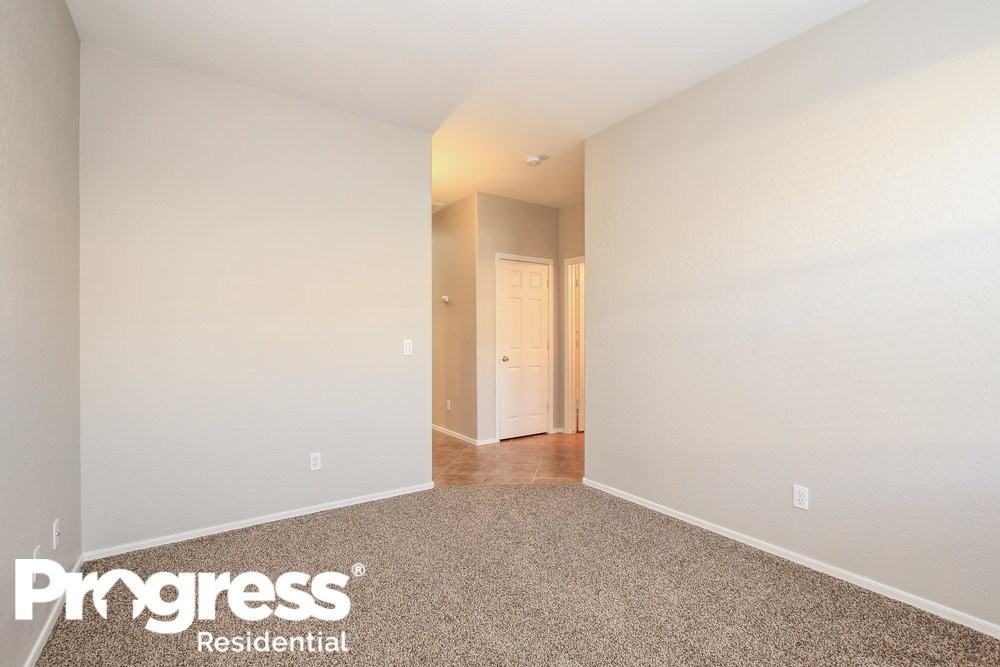 17008 W Bristol Ln - Photo 3 of 15