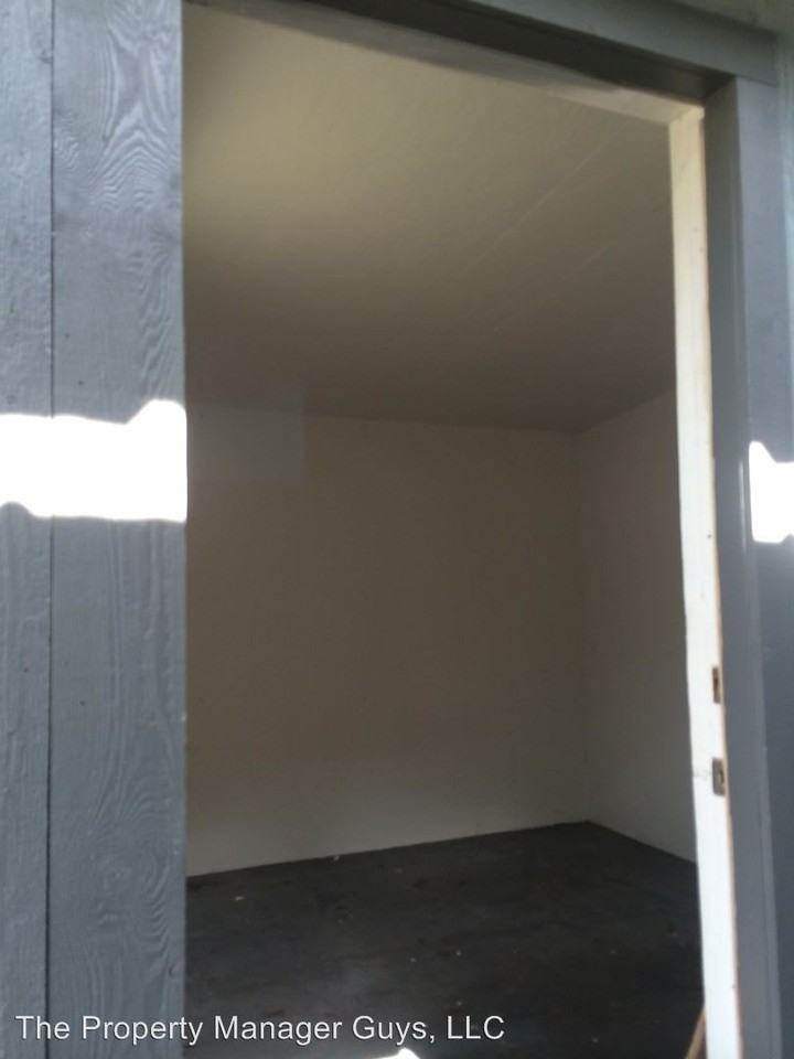 208 E Holly Dr - Photo 3 of 50