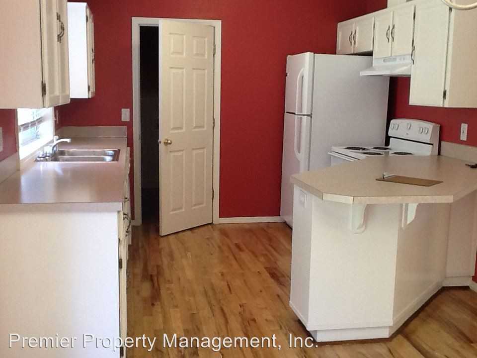 106 N Cedar Ct - Photo 3 of 16