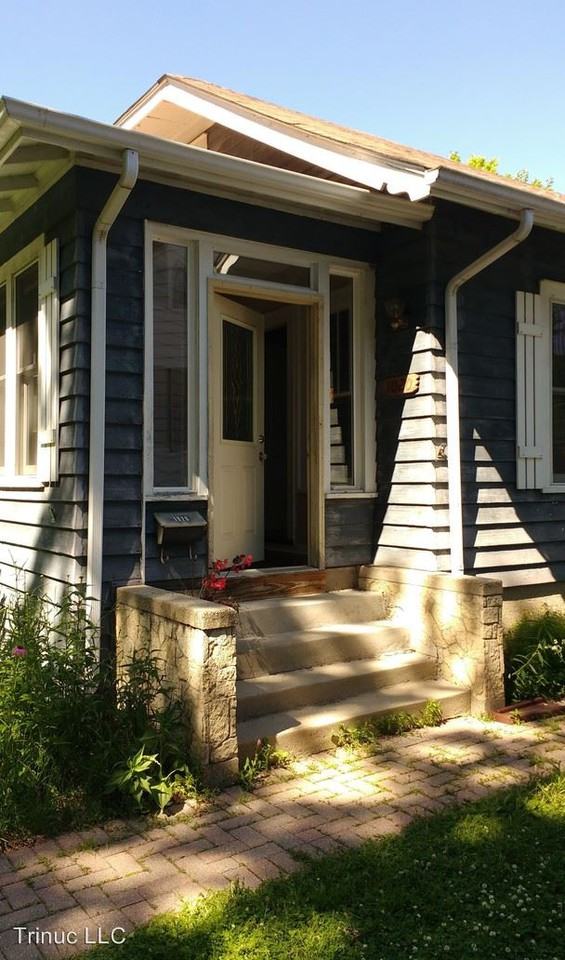 1020 S 2nd St - Photo 2 of 10