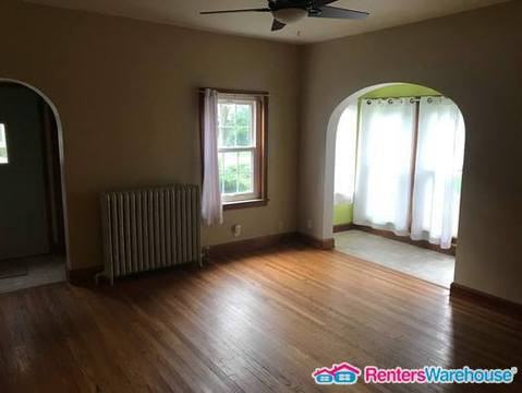 801 W Clinton Ave - Photo 2 of 10