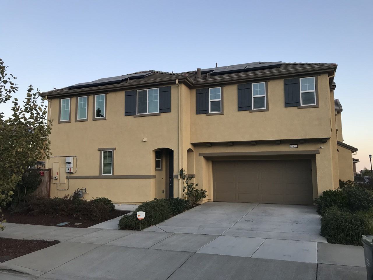 2501 Chuck Hammond Dr - Photo 2 of 33