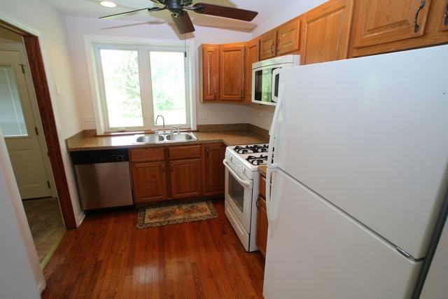 17W176 Orchard Pl - Photo 2 of 12