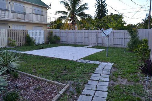 1835 Jefferson St - Photo 2 of 7