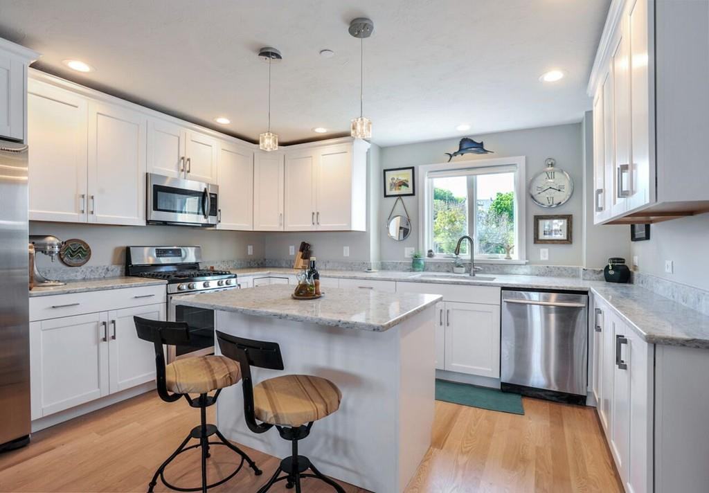 7 Bay St #10 - Photo 3 of 11