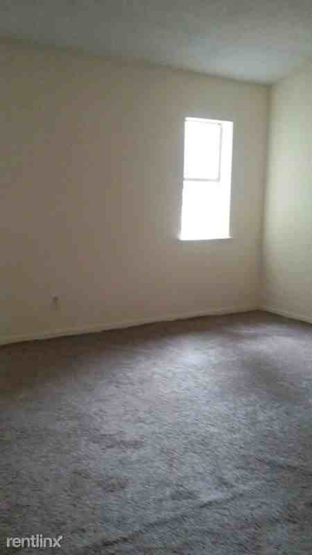 522 Rosewood Dr - Photo 2 of 9