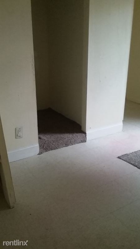 522 Rosewood Dr - Photo 3 of 9