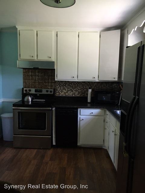 3238 Hinkle Dr - Photo 3 of 15