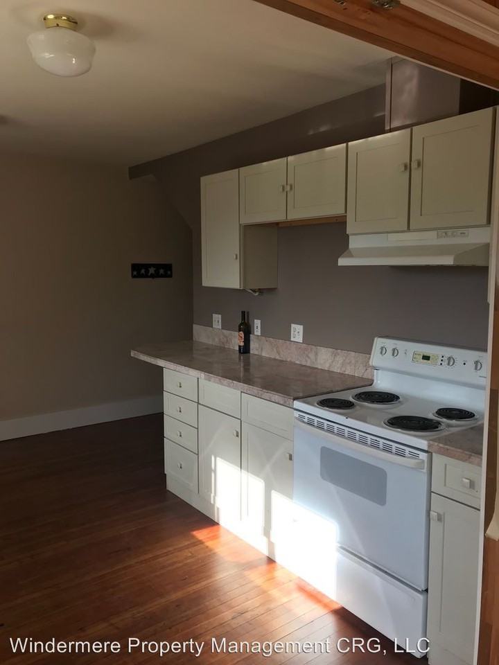 90 NW Second St - Photo 3 of 10