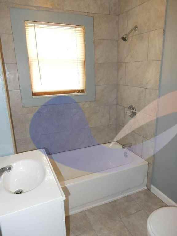 114 North Evanston Avenue - Photo 2 of 9