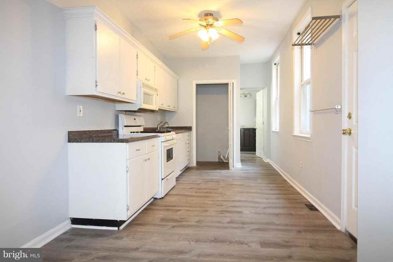 335 S Ann St - Photo 3 of 11