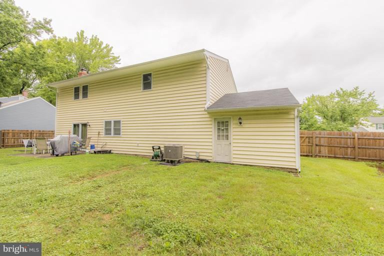 405 Chesapeake Ave - Photo 2 of 27