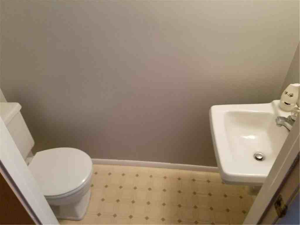 3222 Sherwood Drive - Photo 2 of 9