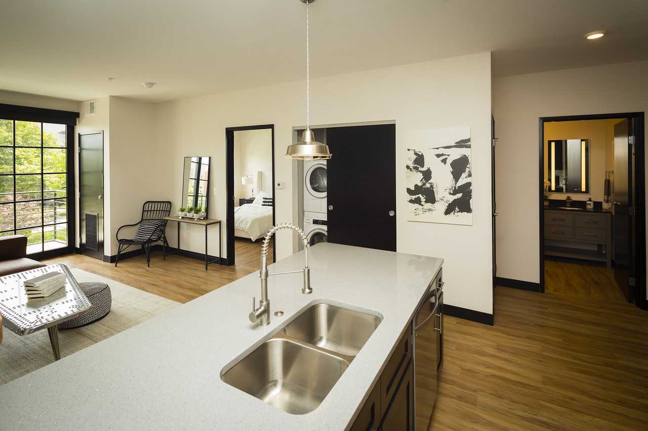 Battery Park Lofts - Photo 3 of 12