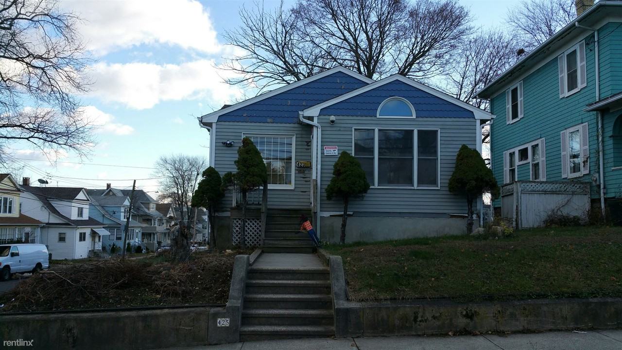 425 Summit St, Bridgeport, CT 06606 3 Bedroom House for Rent for 1,800