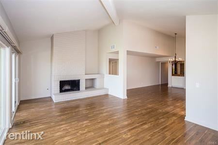 2105 Yacht Grayling - Photo 2 of 31