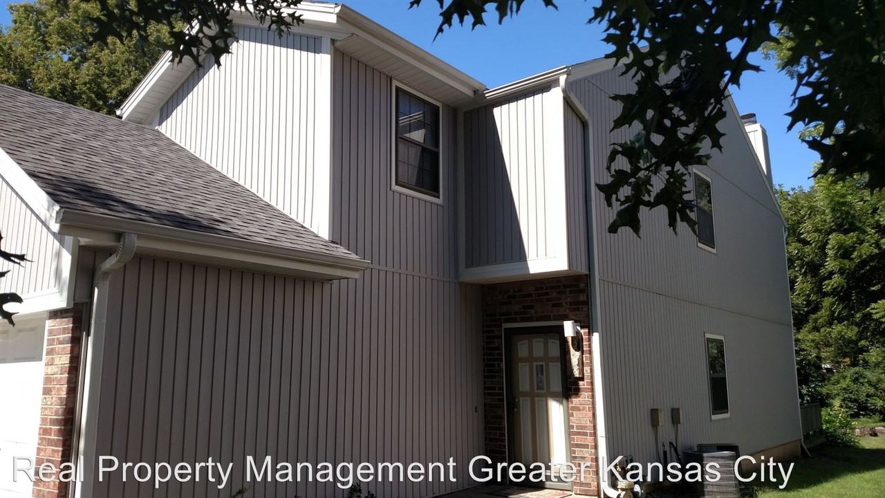 3538 NE Independence Ave - Photo 2 of 9