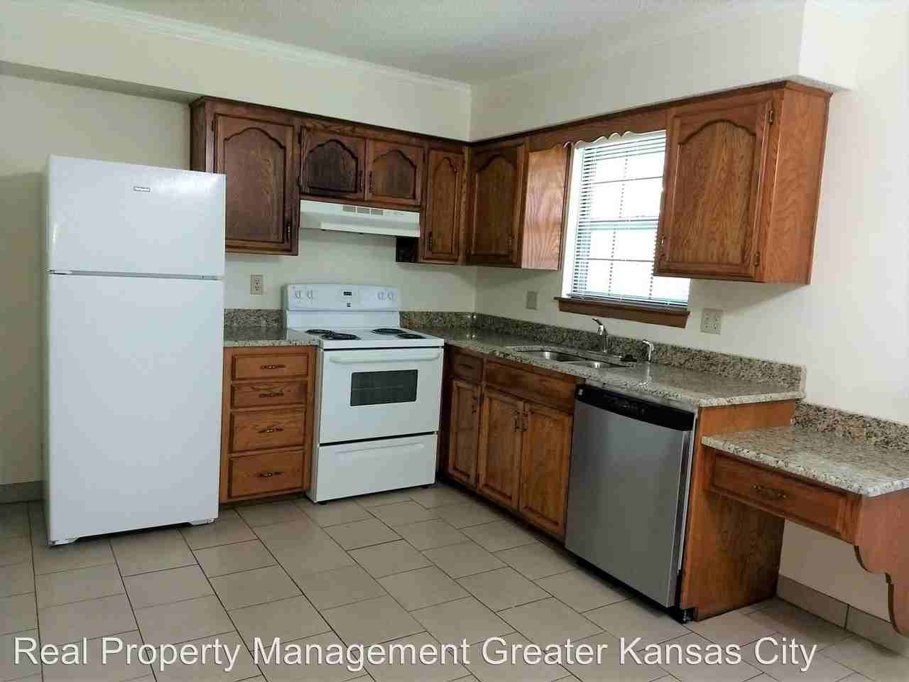 3538 NE Independence Ave - Photo 3 of 9