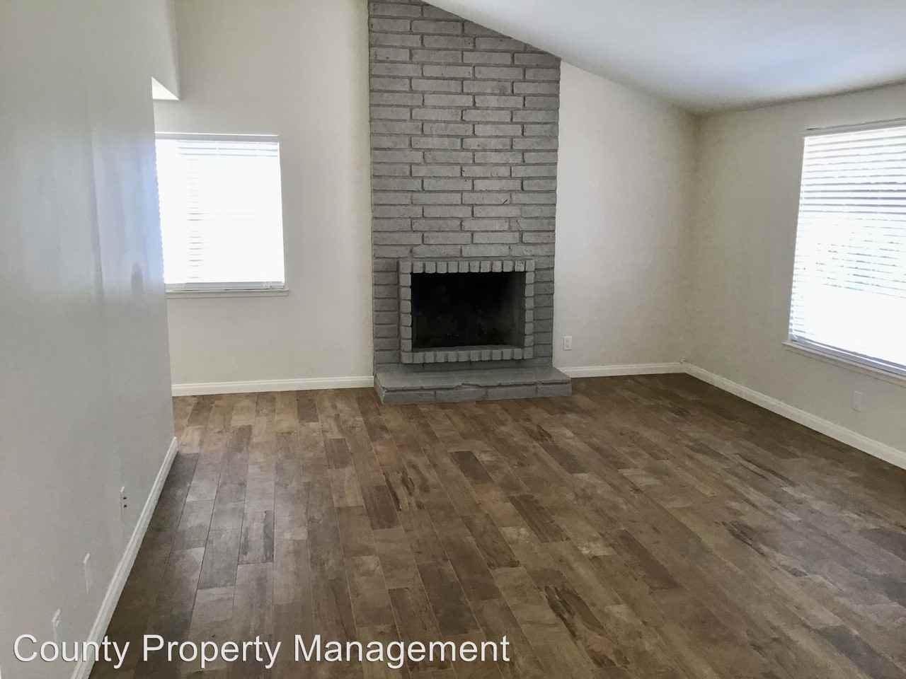 1720 Joliet Pl - Photo 3 of 5
