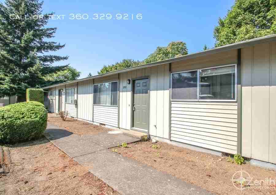 2452 Rossiter Ln - Photo 2 of 11