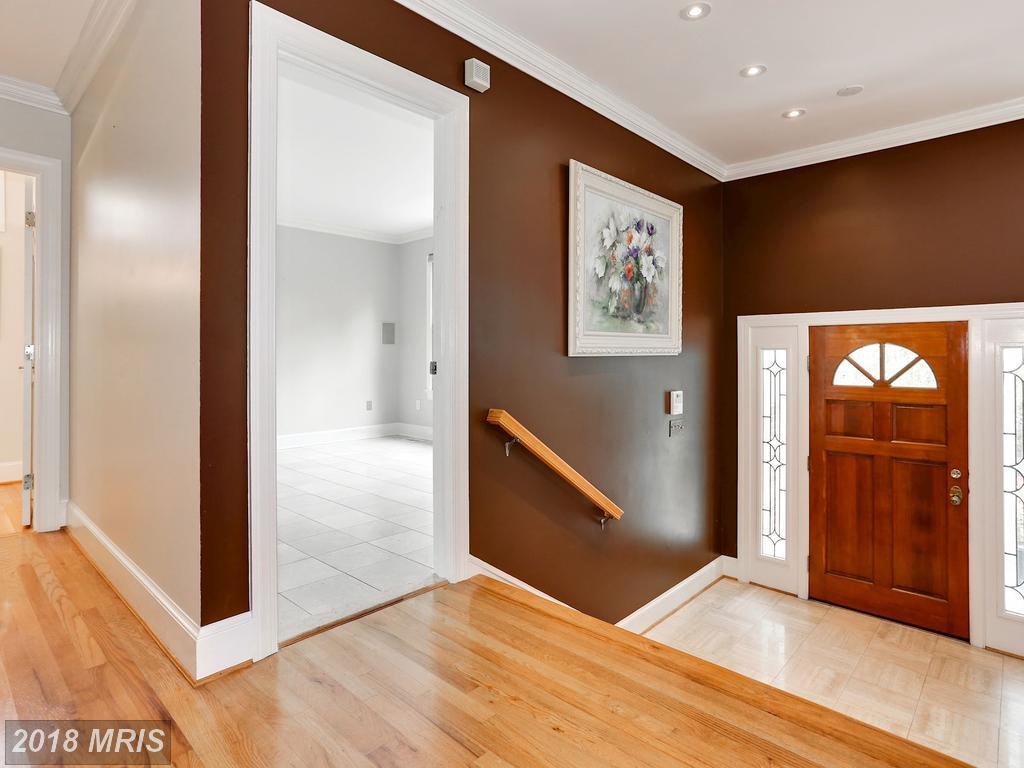 4412 Sangamore Rd - Photo 2 of 30