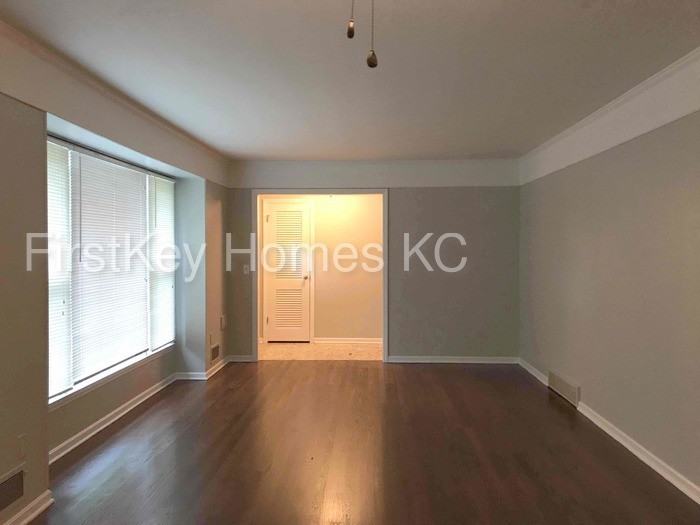 530 W Red Bridge Rd - Photo 2 of 21
