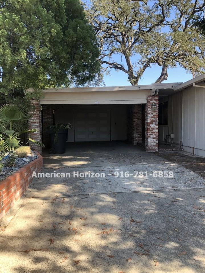 1524 Oak Tree Dr - Photo 2 of 21