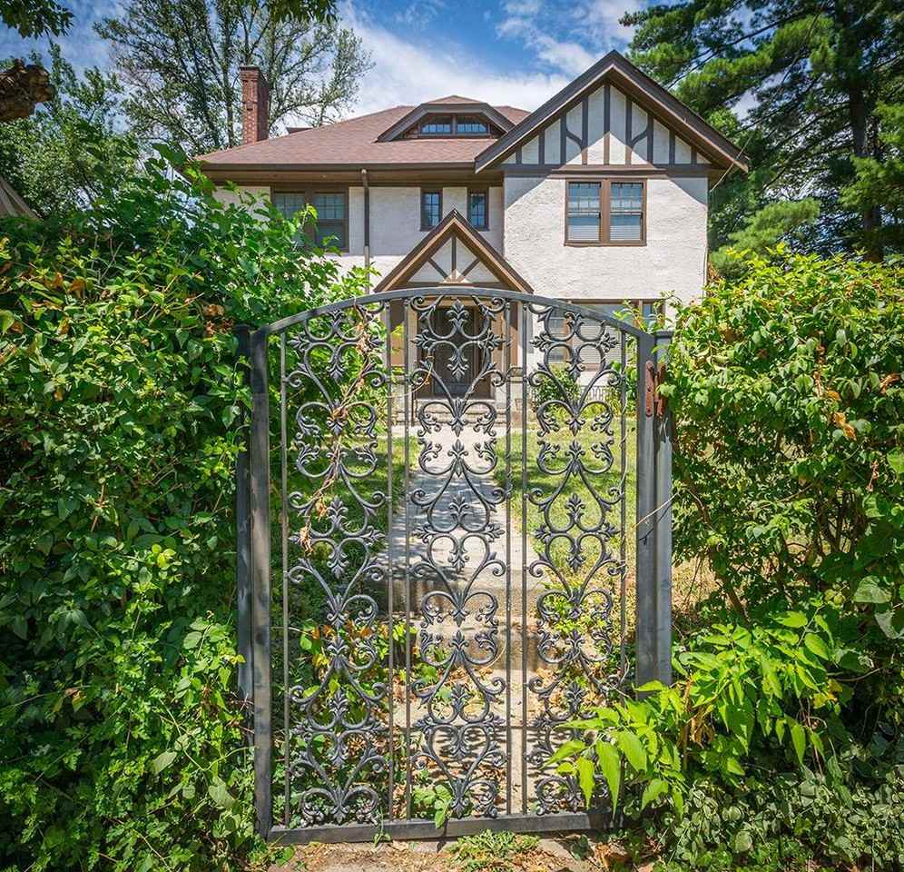 752 Clinton Springs Ave - Photo 2 of 25