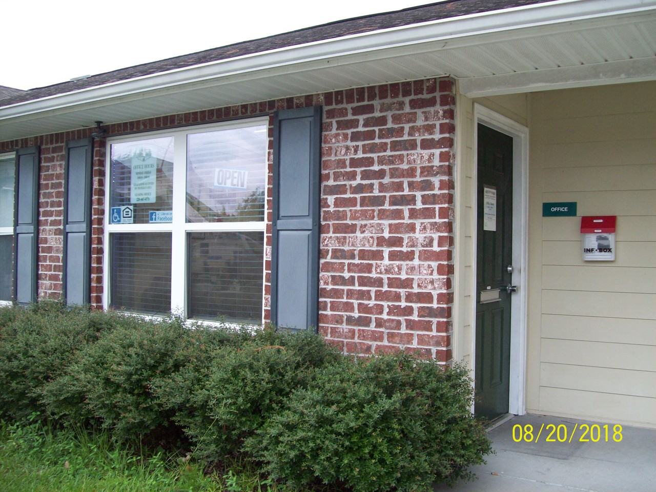 Pinecrest Manor - Photo 2 of 14