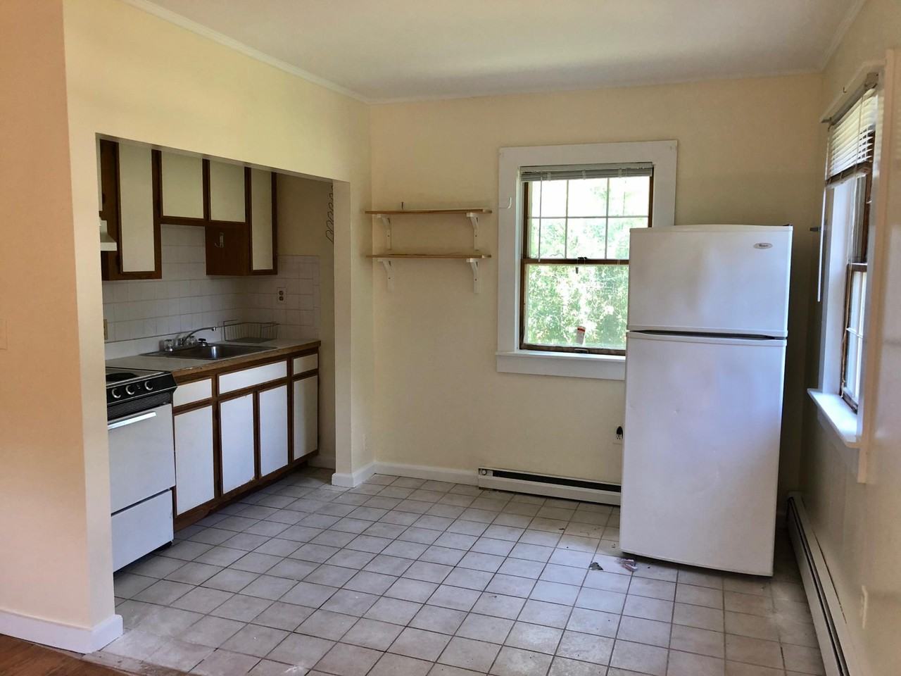 153 Lexington Rd - Photo 2 of 5