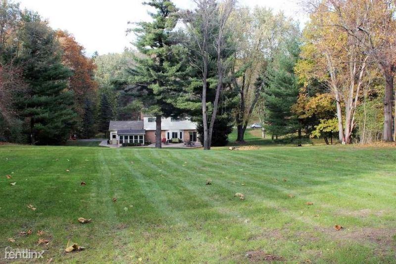 5700 Lockwood Dr - Photo 2 of 18