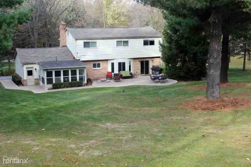5700 Lockwood Dr - Photo 3 of 18