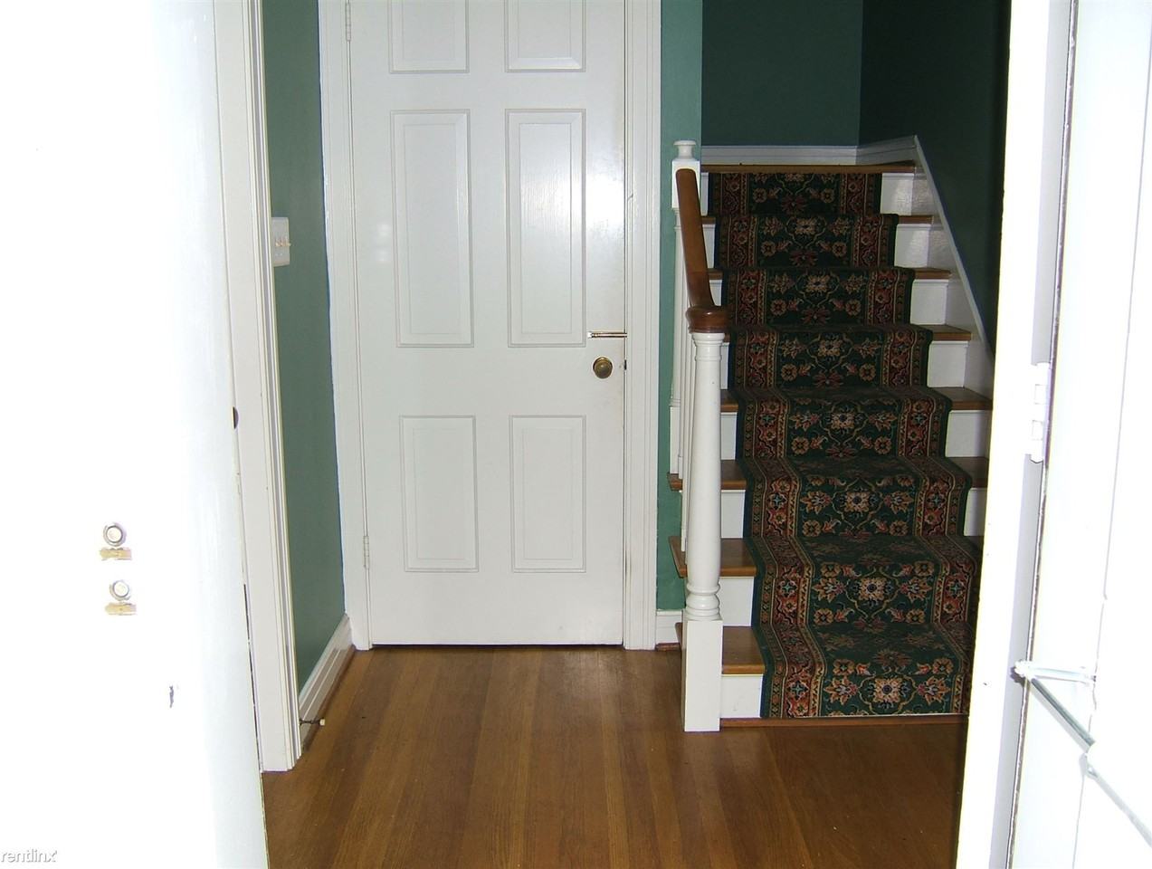 910 Rosemary Dr - Photo 2 of 9