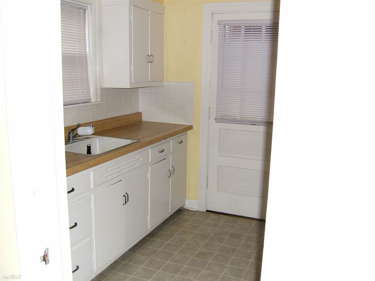 910 Rosemary Dr - Photo 3 of 9