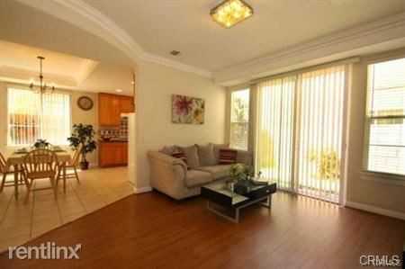 5648 Sultana Ave - Photo 3 of 9