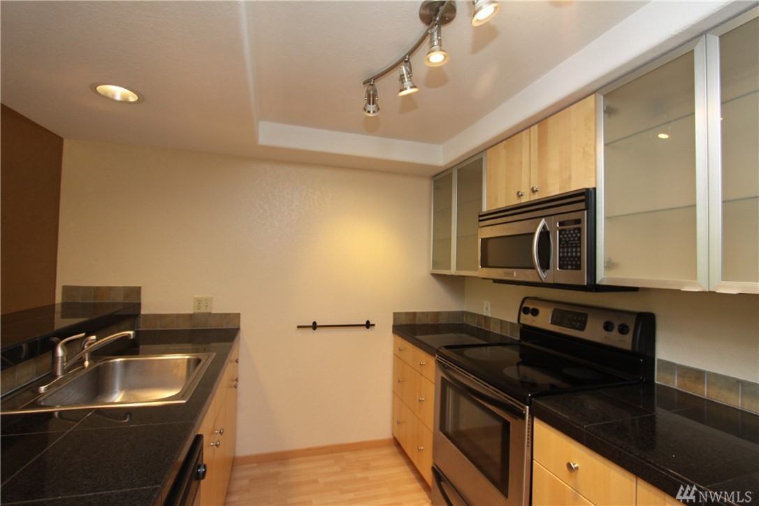 15 Lake Bellevue Dr #102 - Photo 2 of 4