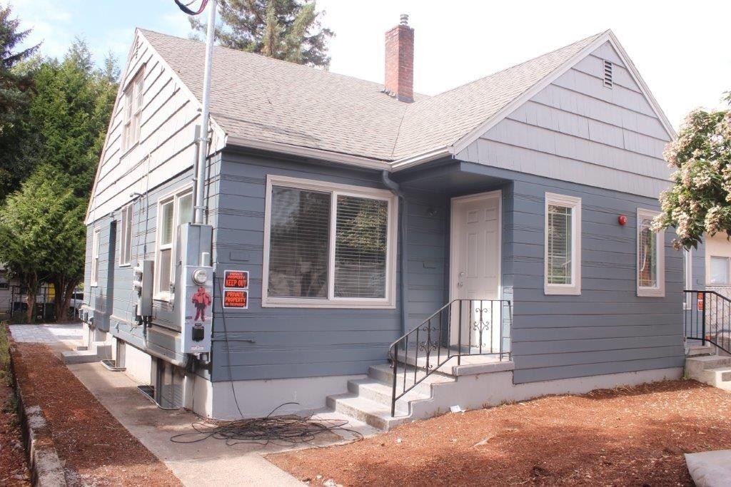 3743 SE Cesar Estrada Chavez Blvd - Photo 2 of 9